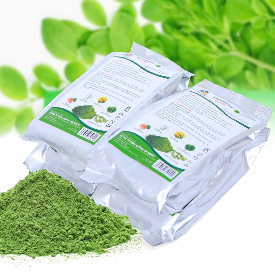 Ưu điểm của máy đóng gói bột với doanh nghiệp: Nhân công được sử dụng ít hơn: Với việc đóng gói nhanh chóng như vậy, có thể ra khoảng 20-50 gói/phút. Thì chỉ cần 2-3 người có thể vận hành máy chạy, tiết kiệm nhiều chi phí trong việc sử dụng nhân công. Với công suất hoạt động tối đa cho ra nhiều sản phẩm đạt chất lượng tối ưu nhất Tiết kiệm thời gian: Do được sản xuất bằng máy nên việc sản xuất ra nhiều sản phẩm là điều đương nhiên. Đáp ứng kịp thời nhu cầu tiêu thụ cho các đại lý và người tiêu dùng. Chỉ cần điều chỉnh máy phù hợp với số người vận hành sẽ cho sản phẩm cần thiết Nguyên liệu được giảm đáng kể sự hao hụt: Các loại máy ngày nay, đều được thiết kế cân định lượng có khả năng phân chia nên trong lúc đóng gói sẽ giảm được đáng kể tình trạng hao hụt nguyên liệu và thất thoát nguyên vật liệu cho doanh nghiệp. Tiết kiệm được chi phí mua nguyên vật liệu Sản phẩm được đóng gói chắc chắn và đẹp mắt: Lúc trước, do việc đóng gói bằng cách truyền thống nên việc đóng gói còn nhiều trở ngại và sản phẩm thường bị lỗi. Không bảo đảm được vệ sinh an toàn thực phẩm. Vì đóng gói bằng tay nên gói sản phẩm chưa được chắc chắn, chưa đồng nhất về mặt hình thức, mẫu mã chưa được cải tiến về độ bền. Nay, máy đóng gói bột đã giải quyết được vấn đề đó. Được xử lý bằng dây chuyền chuyên nghiệp cho ra mắt sản phẩm với chất lượng hoàn hảo, bao bì đa dạng hơn. Thu hút được người tiêu dùng, thúc đẩy quá trình bán ra - sản phẩm ngày càng được nâng cao và phát triển Vệ sinh được bảo đảm: Vì các nguyên liệu sản xuất phải tiếp xúc trực tiếp nên linh kiện của máy hầu hết đều là Inox 304 không gỉ chống ăn mòn cao. Bên ngoài có vỏ bọc mica, tránh bụi và ô nhiễm môi trường., dễ dàng lau chùi vệ sinh khi máy dơ. Đảm bảo được vệ sinh an toàn thực phẩm cho người tiêu dùng