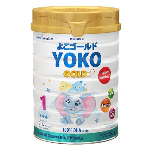 Các lưu ý khi khách hàng sử dụng máy đóng gói sữa bột: Để đảm bảo máy vận hành tốt, bền, đạt năng suất cao và chất lượng, việc sử dụng máy cần phải đảm bảo 3 điều kiện sau: - Nhà xưởng: Nhà xưởng cần cao ráo, khô thoáng, đảm bảo vệ sinh an toàn thực phẩm với hệ thống điện đạt tiêu chuẩn với hệ thống ngắt tự động, điện áp ổn định.. - Máy móc: Hệ thống máy móc cần được đầu tư đồng bộ, đường dây diện cần đảm bảo an toàn, nhất là ở các đầu nối. Đảm bảo khoảng cách giữa các máy phù hợp cho việc vận hành, đặt để các vật dụng chứa đựng. - Con người: Nhân công phụ trách điều khiển máy phải được đào tạo bài bản về cách vận hành, những yêu cầu an toàn khi vận hành cũng như an toàn thực phẩm. Được trang bị đầy đủ quần áo bảo hộ đảm bảo trong quá trình vận hành máy. - Tìm hiểu kỹ về đặc tính nguyên vật liệu để lựa chọn được loại máy phù hợp nhất. - Bảo quản nguyên liệu hợp lý, cẩn thận để không ảnh hưởng đến chất lượng thành phẩm đầu ra. - Thiết bị để lâu không hoạt động, bạn cắm điện máy không lên điện, hãy kiểm tra nguồn điện, dây điện đảm bảo không bị đứt, lỏng. - Khi đang hoạt động bình thường, máy đóng gói đột nhiên tạm dừng hoạt động, điều này làm ảnh hưởng đến quá trình sản xuất, hãy kiểm tra sensor quang soi điểm đen có thể bị bụi, hay điện cung cấp không đủ hoặc đã bị hư, không ngoài trừ sensor từ cũng gặp sự cố tương tự.