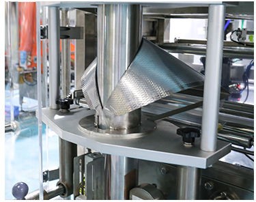 Máy đóng gói dung dịch lỏng hiện nay được nhiều cơ sở hay doanh nghiệp đưa vào quá trình đóng gói để nâng cao bao bì sau sản xuất, sản lượng được cải thiện một cách đáng kể, tiết kiệm các chi phí khác nhau.
