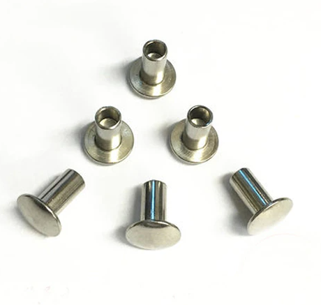 Chốt rivet hay bạn có thể gọi với các tên khác là đinh rút rivet hoặc là đinh rút rivet - là một sản phẩm cơ khí được dùng trong lĩnh vực hoạt động của con người như các ngành công nghiệp nặng là điều không thể thiếu.