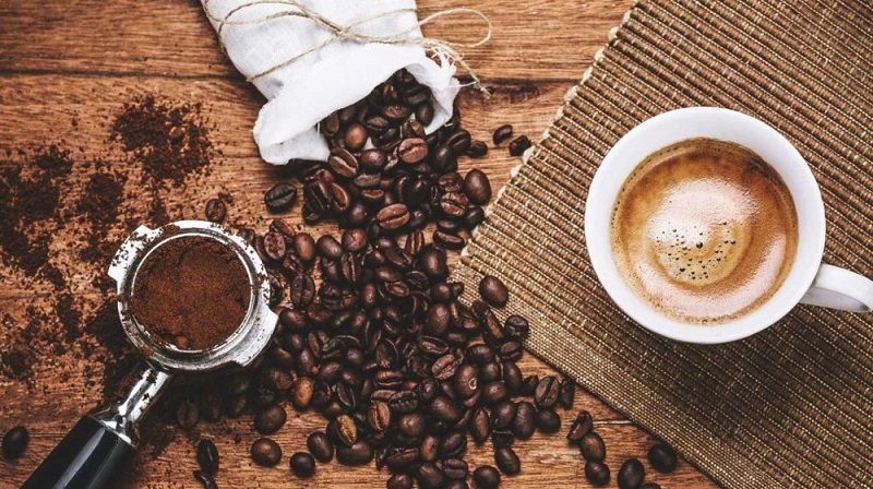 Cà phê hòa tan hay ta còn có thể gọi chúng với các tên khác là cà phê uống liền (instant coffee) - là một loại đồ uống có nguồn gốc là cà phê, nhưng dưới dạng bột và các hương vị được pha chế sẵn bằng phương pháp rang sấy khô.
