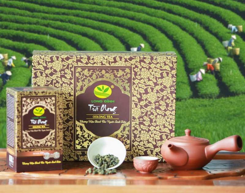 Trà olong hay chúng còn cái tên gọi khác là Ô Long hay là Oolong, (Hán văn giản thể: 乌龙; Hán văn phồn thể: 烏龍 pinyin: wūlóng) là một trà truyền thống Trung Quốc (Camellia sinensis) sản xuất thông qua một quá trình độc đáo như phơi lá chè cho héo dưới ánh mặt trời và quá trình oxy hóa mạnh mẽ trước khi sấy.