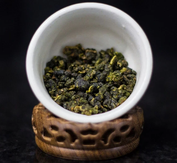 Trà olong hay chúng còn cái tên gọi khác là Ô Long hay là Oolong, (Hán văn giản thể: 乌龙; Hán văn phồn thể: 烏龍 pinyin: wūlóng) là một trà truyền thống Trung Quốc (Camellia sinensis) sản xuất thông qua một quá trình độc đáo như phơi lá chè cho héo dưới ánh mặt trời và quá trình oxy hóa mạnh mẽ trước khi sấy.