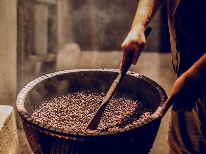 Cà phê hòa tan hay ta còn có thể gọi chúng với các tên khác là cà phê uống liền (instant coffee) - là một loại đồ uống có nguồn gốc là cà phê, nhưng dưới dạng bột và các hương vị được pha chế sẵn bằng phương pháp rang sấy khô.