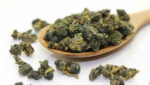 Trà olong hay chúng còn cái tên gọi khác là Ô Long hay là Oolong, (Hán văn giản thể: 乌龙; Hán văn phồn thể: 烏龍 pinyin: wūlóng) là một trà truyền thống Trung Quốc (Camellia sinensis) sản xuất thông qua một quá trình độc đáo như phơi lá chè cho héo dưới ánh mặt trời và quá trình oxy hóa mạnh mẽ trước khi sấy.