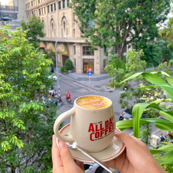 Pha chế cafe tuy cách pha không khó nhưng cầu kỳ không kém và để pha ra được một ly cafe đạt được hương vị đậm đà và làm người thưởng thức khó quên thì bạn cần thực hiện đúng các bước và phương pháp pha chế ngay từ lúc đầu bạn đầu.