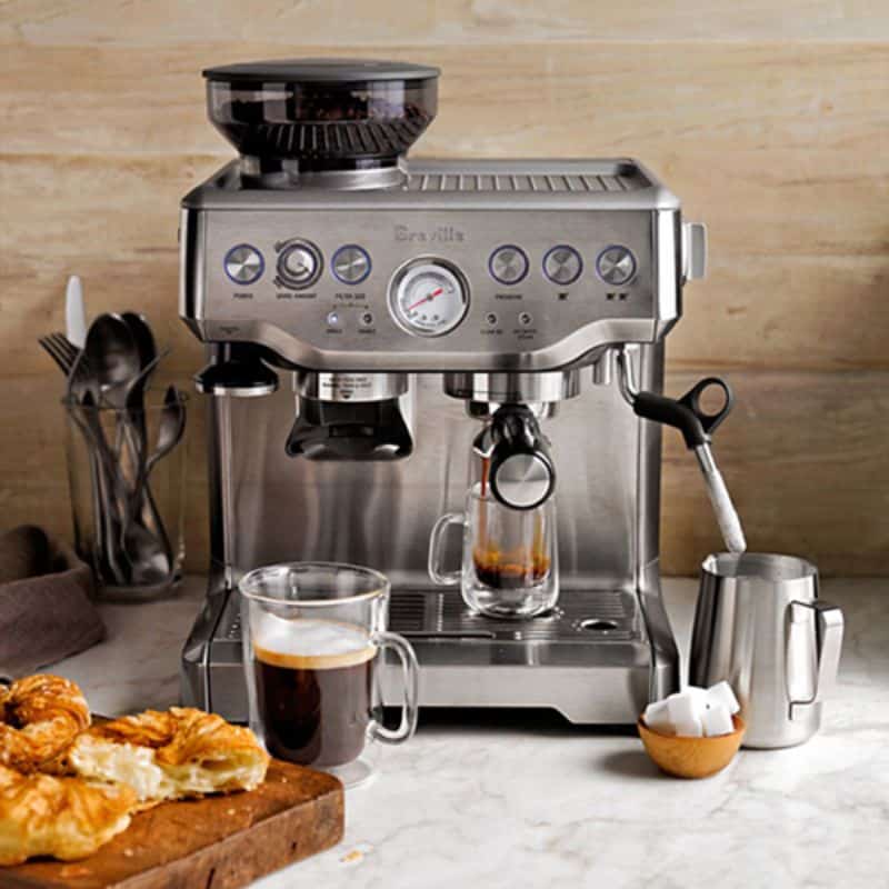 Máy pha cà phê là thiết bị hiện nay rất phổ biến, được sản xuất với nhu cầu thưởng thức được cà phê nguyên chất và đúng chuẩn truyền thống, nhưng thời gian chuẩn bị lại nhanh chóng lại sạch sẽ.
