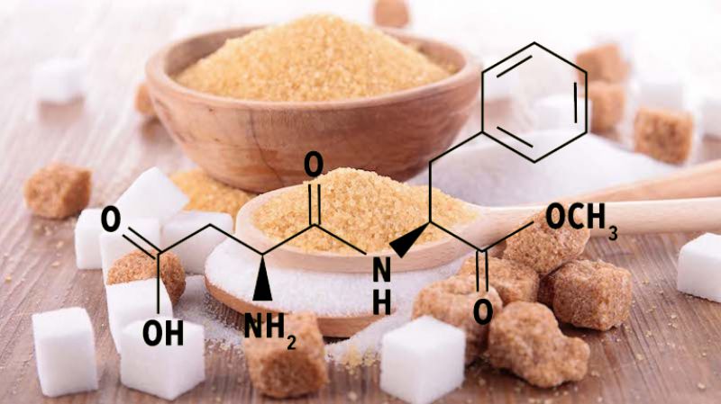 Đường ăn kiêng được chiết xuất vị ngọt từ các loại hoa quả, các chất tạo ngọt hay tổng hợp từ các thành phần hóa học,... cũng có vị ngọt và được biết là thay thế cho đường ăn thông thường.