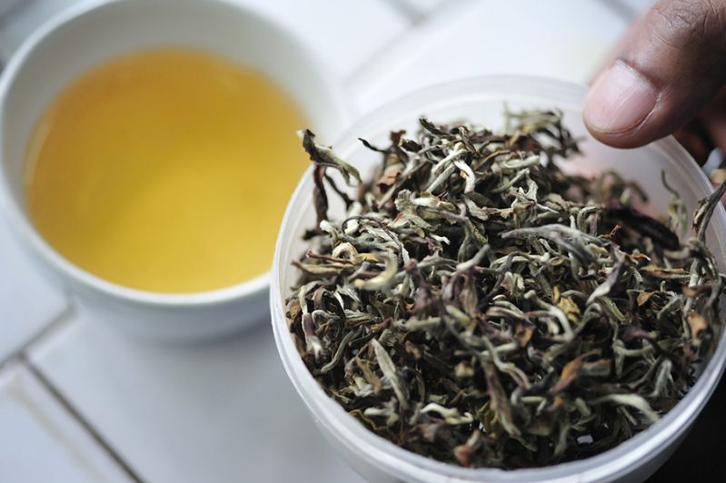 Các loại trà hầu hết ở Việt Nam hiện nay đều là trà xanh, (là một loại trà được làm từ lá và chồi Camellia sinensis chưa trải qua quá trình làm héo và oxy hóa).