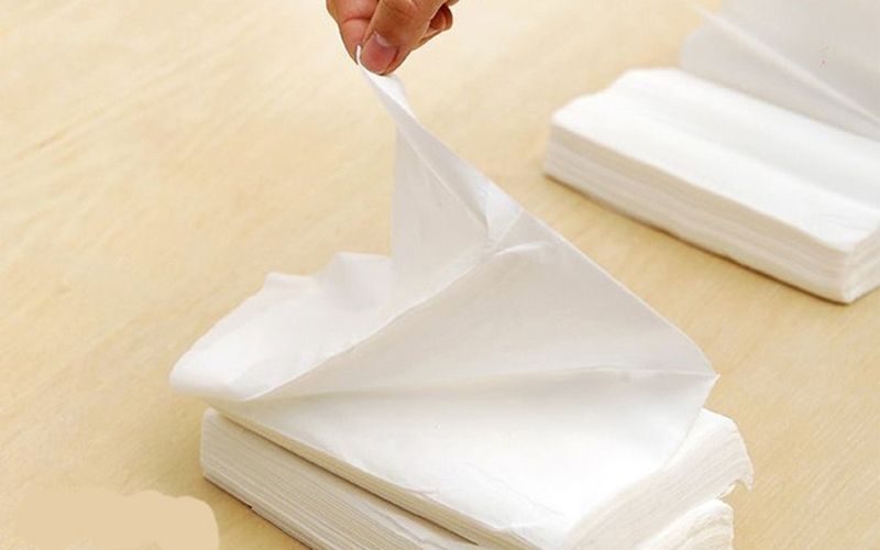 Máy đóng gói giấy ăn là một thiết bị được thiết kế để đóng gói nhiều sản phẩm giấy ăn hay khăn giấy, chẳng hạn như: Túi giấy, hộp giấy, hoặc các sản phẩm khác làm từ giấy.