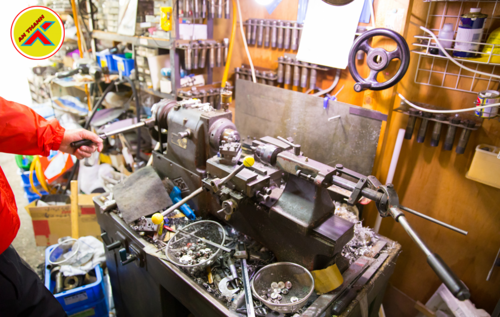 xưởng cơ khí sản xuất ốc vít