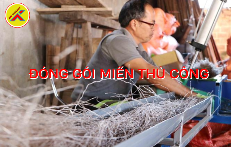 Đóng gói miến thủ công