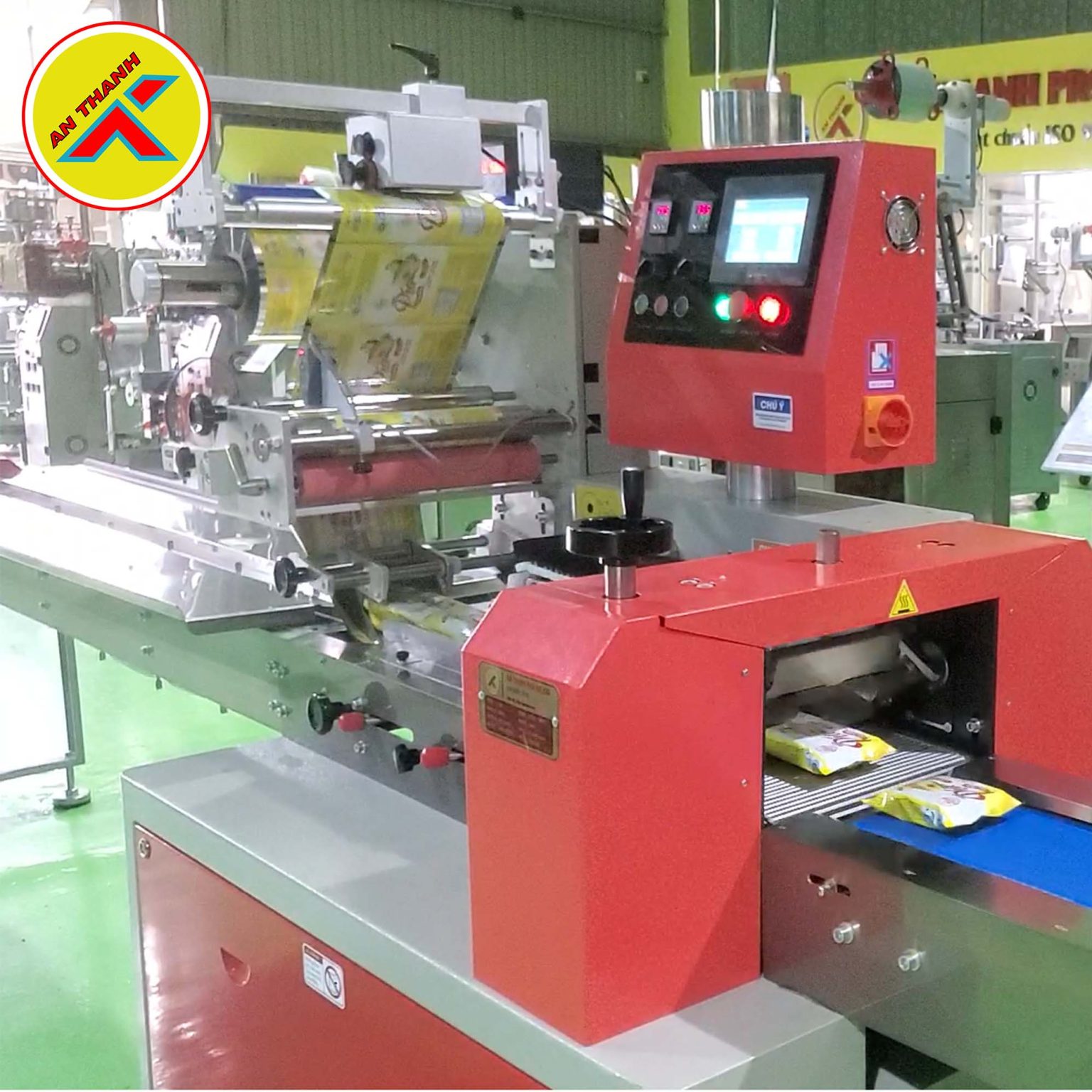 Máy đóng gói dạng nằm sản phẩm bánh pía