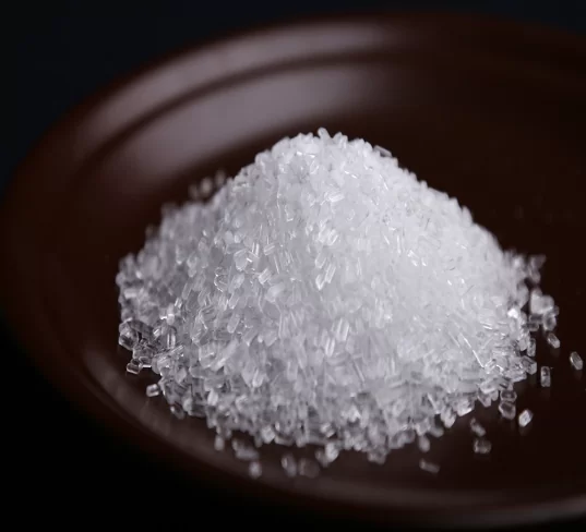 Hóa chất Magie Sulfate là gì? Chúng có bao nhiêu dạng khác nhau, công dụng cũng như cấu tạo như thế nào? Những tính chất lý hóa nào đặc trưng cho MgSO4? Muối Epsom được điều chế bằng cách nào? Magnesium sulfate có tác dụng gì? Khi sử dụng và bảo quản chúng ta cần phải lưu ý những điều gì?
