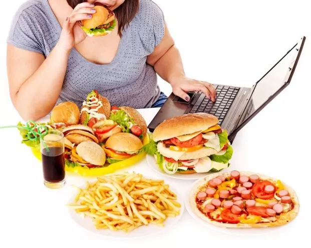 Nước chấm đồ chiên là yếu tố tạo nên sự "mê hoặc" khi chúng ta thưởng thức các món chiên, rán. Bởi những món ăn này thường nhiều dầu mỡ nên rất chóng ngán, chính vì vậy rất cần nước chấm thơm ngon để đưa đẩy tăng độ hấp dẫn.